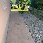 Sweet Corner Split