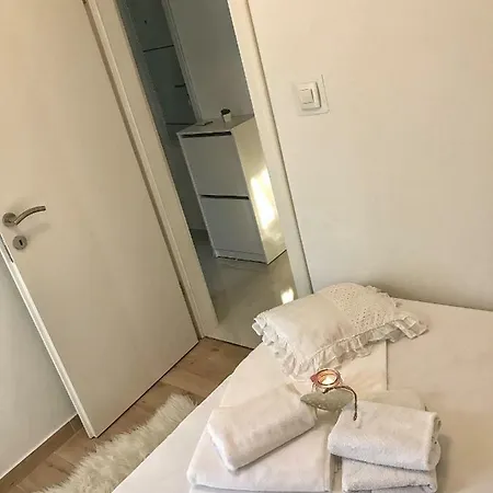Apartment Sweet Corner Split