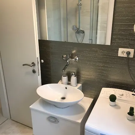 Apartment Sweet Corner