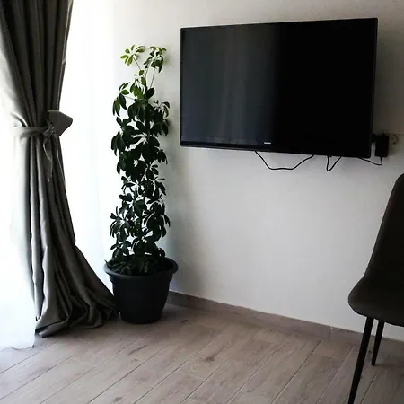 Apartment Sweet Corner Split