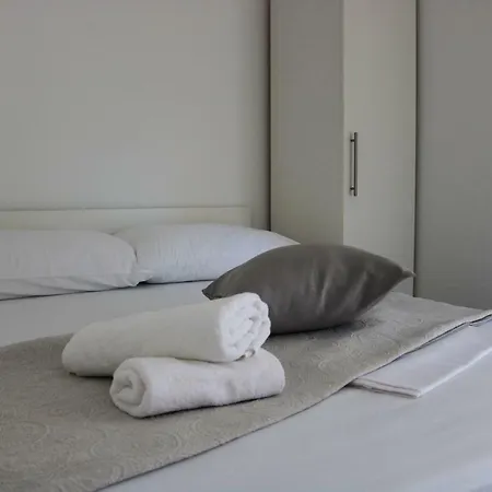 Apartment Sweet Corner