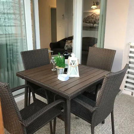 Apartment Sweet Corner Split