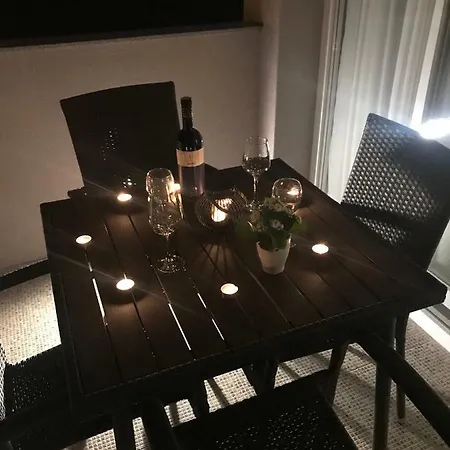 Apartment Sweet Corner Split
