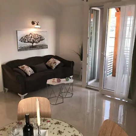 Apartment Sweet Corner