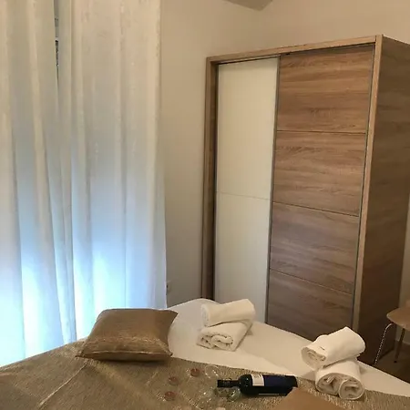 Apartment Sweet Corner