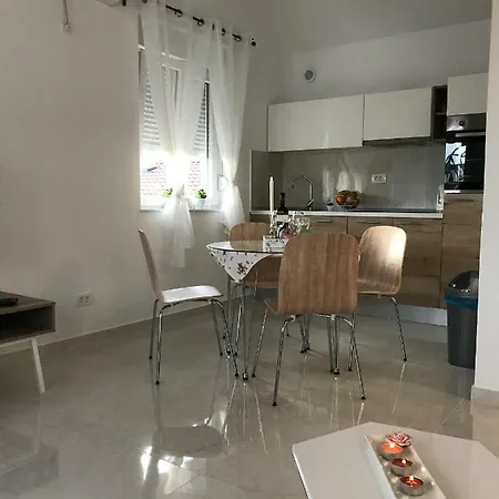 Apartment Sweet Corner Split