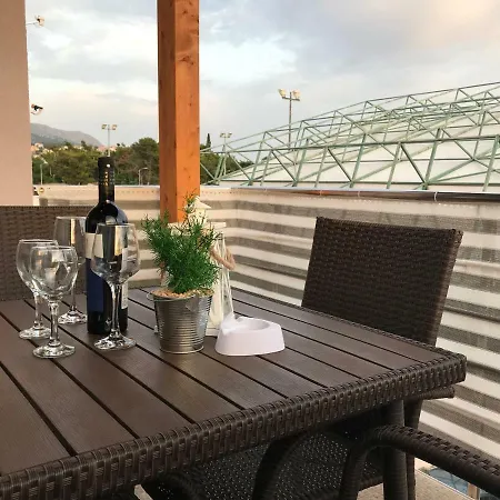 Apartment Sweet Corner