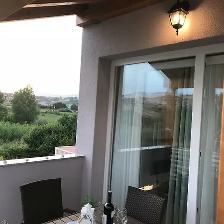 Sweet Corner Apartment Split