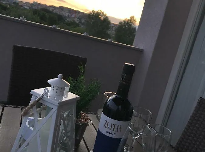 Daire Sweet Corner Split